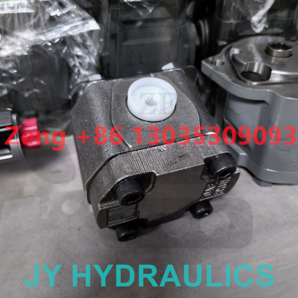 KOMATSU PC30-7 PC30R-7 excavator 20S-60-74410 hydraulic pump gear pump pilot pump